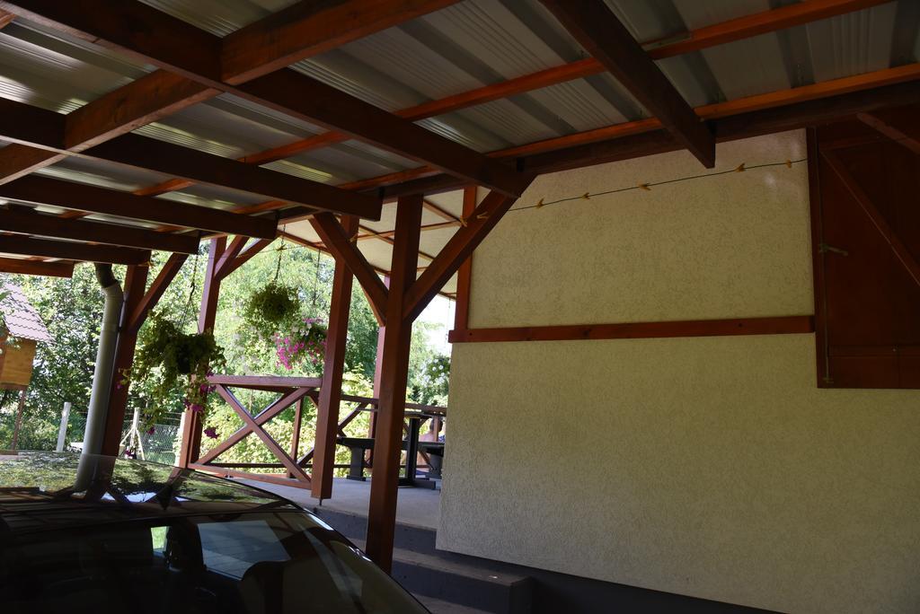 Holiday Home Kucica Na Drvetu Баня-Ковиляча Екстер'єр фото