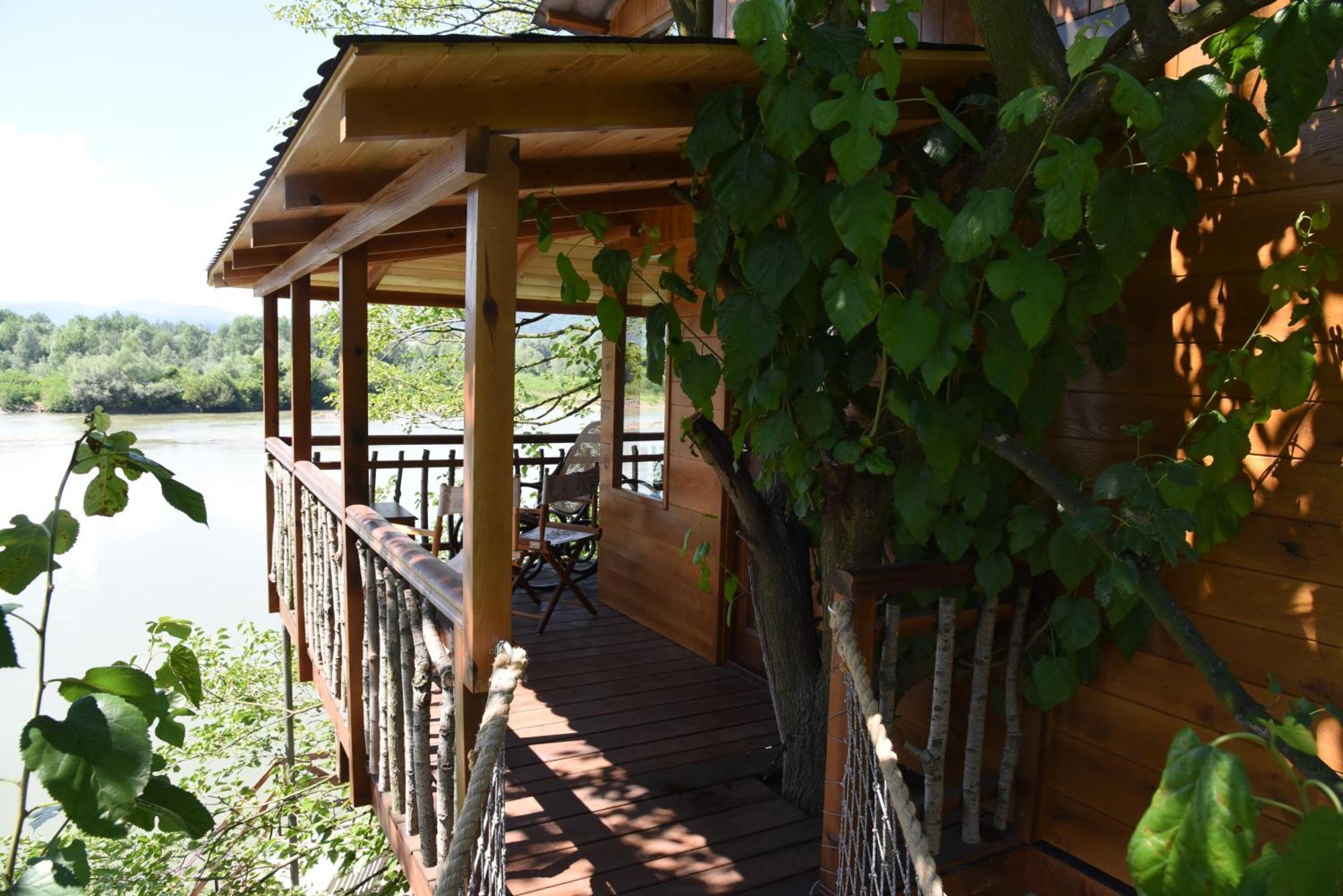 Holiday Home Kucica Na Drvetu Баня-Ковиляча Екстер'єр фото