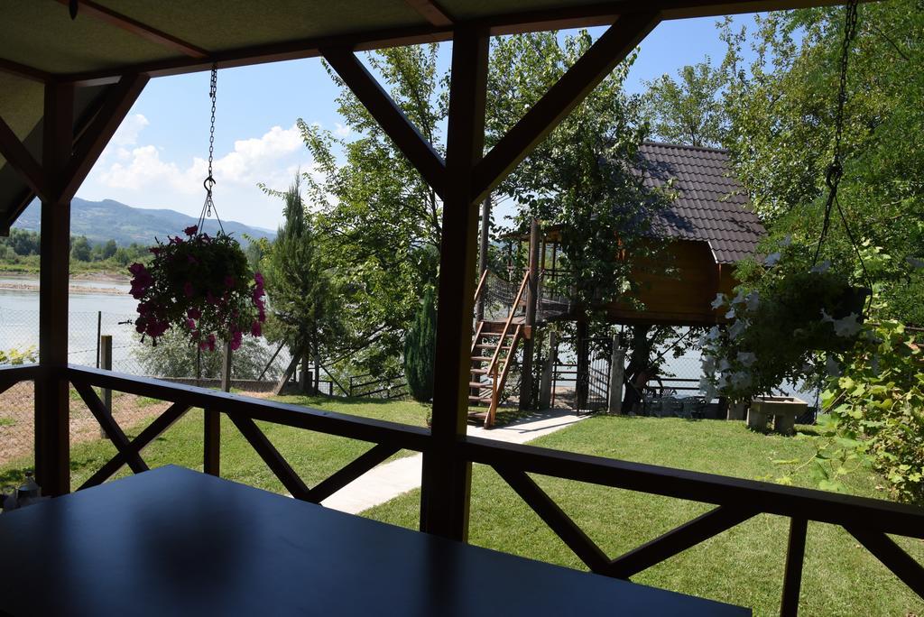 Holiday Home Kucica Na Drvetu Баня-Ковиляча Екстер'єр фото