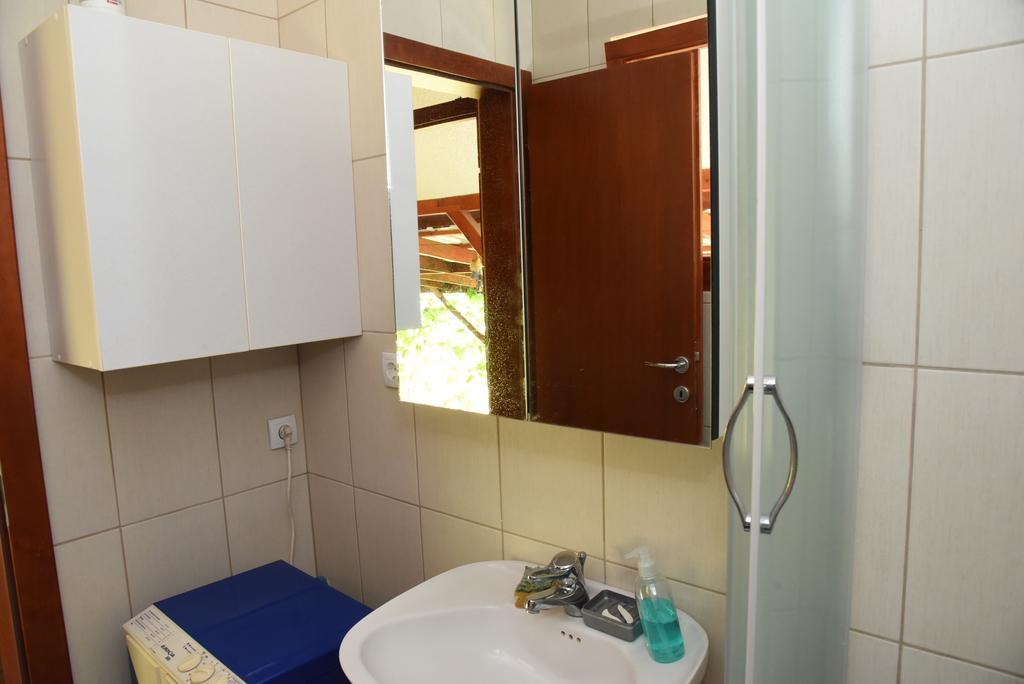 Holiday Home Kucica Na Drvetu Баня-Ковиляча Екстер'єр фото