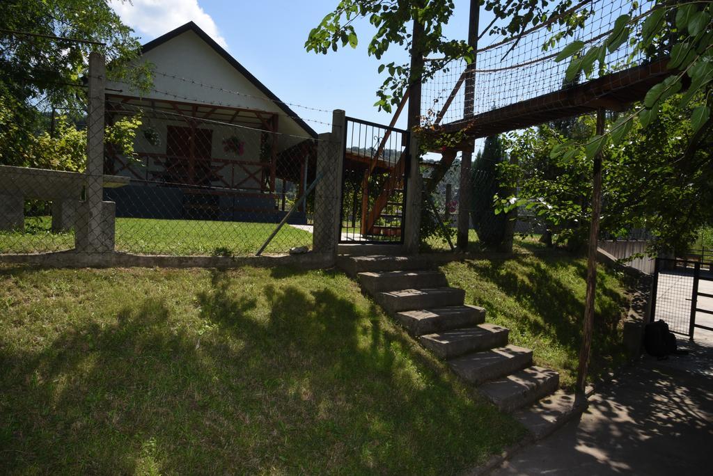 Holiday Home Kucica Na Drvetu Баня-Ковиляча Екстер'єр фото