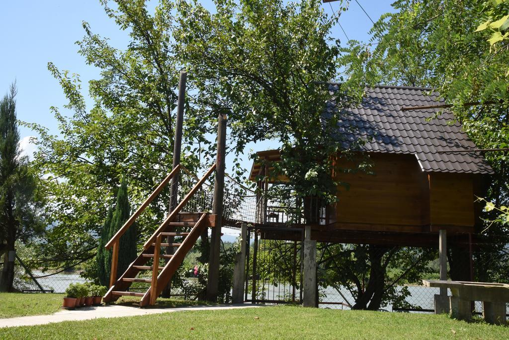Holiday Home Kucica Na Drvetu Баня-Ковиляча Екстер'єр фото